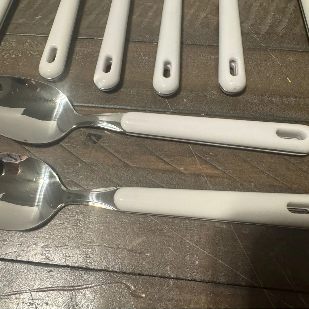 Stainless Thailand Place Set white plastic slotted handle